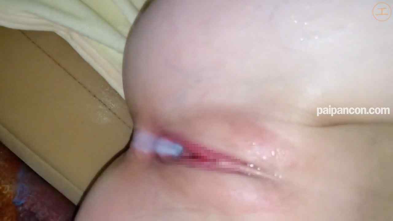 FC2-PPV-2359108 - 【晒し】厚顔無恥な悲劇のヒロイン気取りの奥さん。お子さんの横で諦め切れず泣いて拒むが中に出す。慈悲は無い。