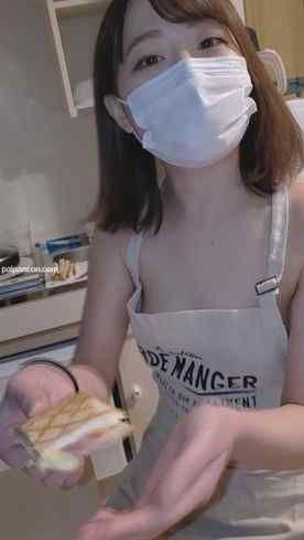 FC2-PPV-2661773 - パン屋の看板*、彼女のおうちデートで裸エプロン中出し