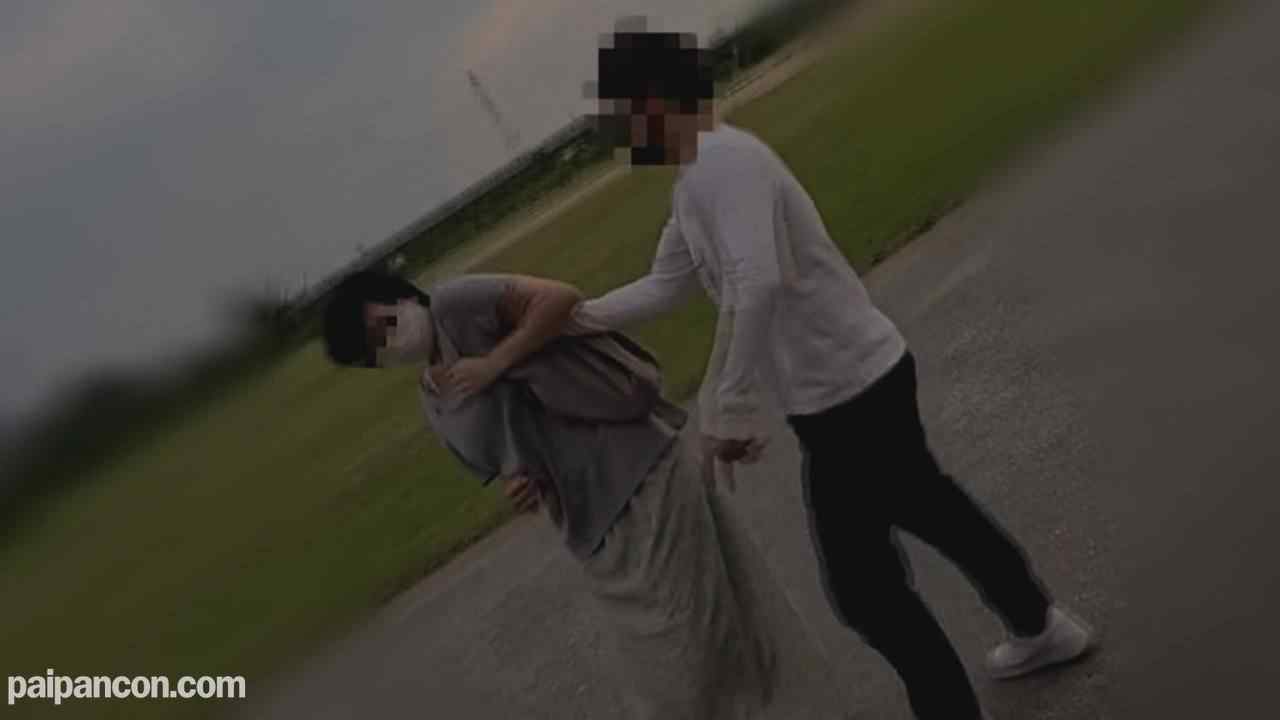 FC2-PPV-2930906 - 【個人】昼下がりの団地妻　想定外のデカチチを揉みまくる。まだ明るい時間に高架下で喉奥を**、**のいる隣の部屋で他人棒で中出し。そのまま全裸でバルコニーに放り出してみました。