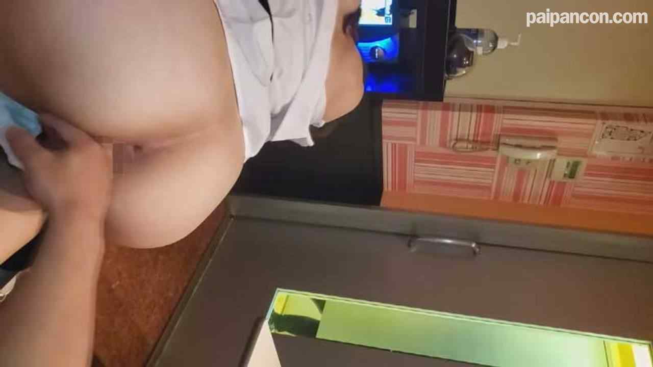 FC2-PPV-3132432 - 戸田恵○香似のJDカラオケ店でバイト中に中出し。 thumbnail_1.jpg