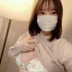 FC2-PPV-3188642 - 【#81】抱き心地最高な大学生ちゃん。ピチピチニットでお胸とお尻が強調されて、男が我慢できるわけないんだが！？けしからんので生で犯してぶっかけました！垂れた精子がおまんこに...♡片想い♡ cover.jpg