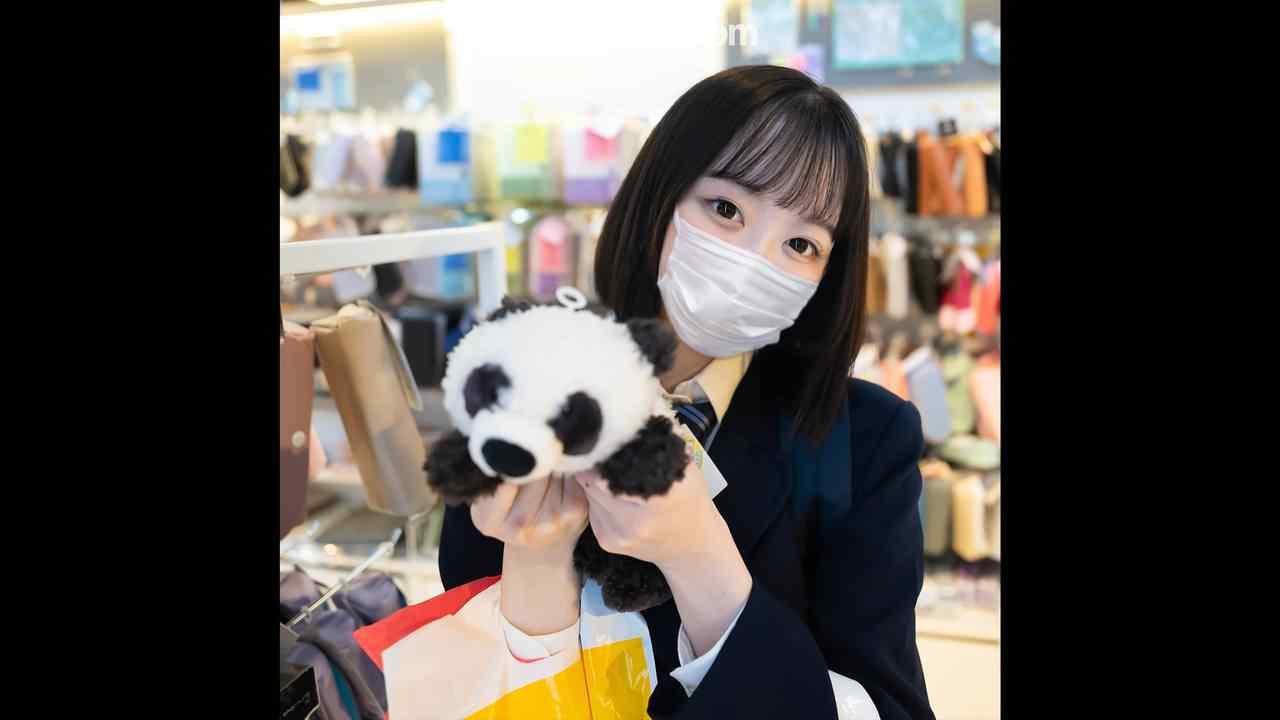 FC2-PPV-3199516 - 初顔出し撮影！！tikt◯kでアイドルを目指し夢見た美◯女女子◯生・・・思春期の女子生徒に破廉恥行為を繰り返し卑猥な裸体を見せつける未成熟の身体に連続膣内射精！！