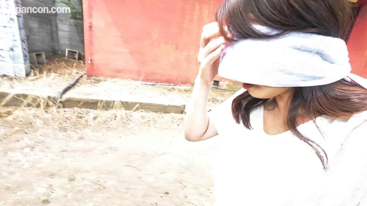 FC2-PPV-4011236 - 【無修正ｘ個人撮影】お隣の美熟女、田舎にある大家さんの家に連れて行き、大家が留守中をいいことに敷地内で青姦不倫SEX！野外で大胆中出しに大興奮ｗ thumbnail_1.jpg