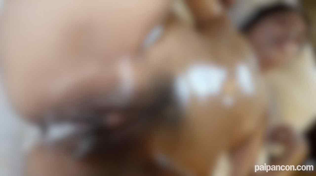 FC2-PPV-4582778 - 3日間！70%OFF【顔出し】『チンポ入れてください。。』清純派のド素人美女をオイルプレイで冒す。テカテカで白濁したマンコから大量ザーメンが溢れ出ました。。 thumbnail_8.jpg