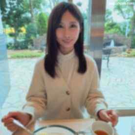 FC2-PPV-4833973 - 上品な美人奥様、実は旦那とハメ撮りするのが趣味。他の人にもハメ撮りされてみたいということで旦那も了承の上、中出しハメ撮り。 cover.jpg